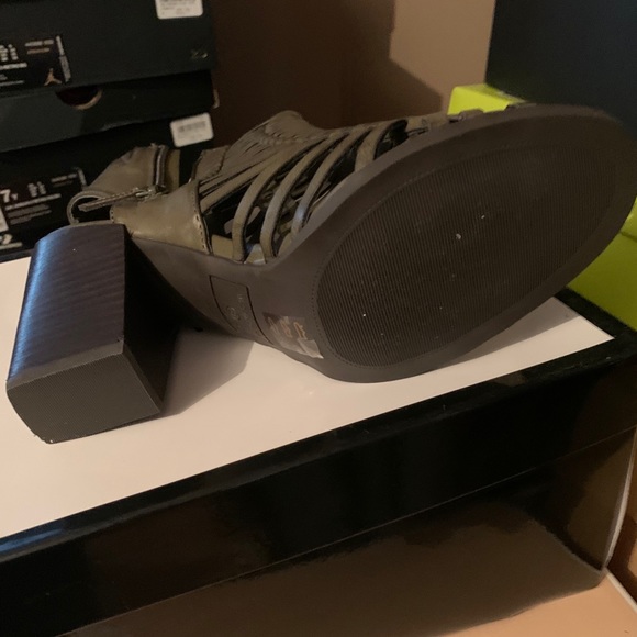 Nine West - Picture 4 of 6